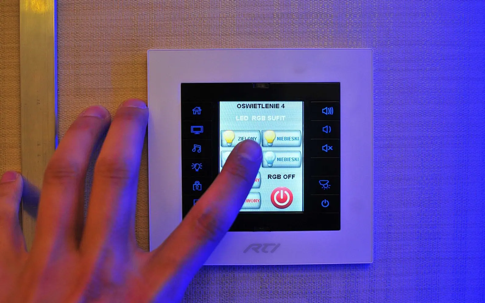 Screen, control and panel