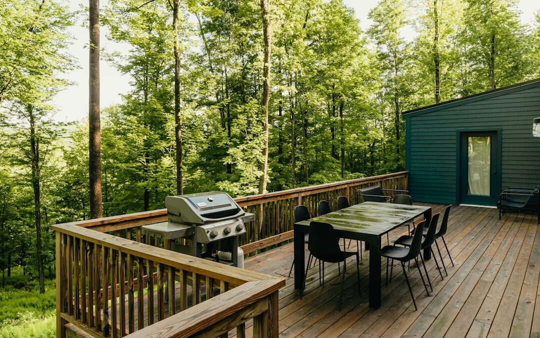 How Professional Deck Building Contractors Bring Outdoor Living Dreams to Life